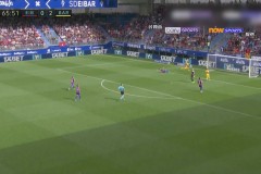 莱万经纪人秘密会面巴萨高层，续约降薪25%谈判进行中